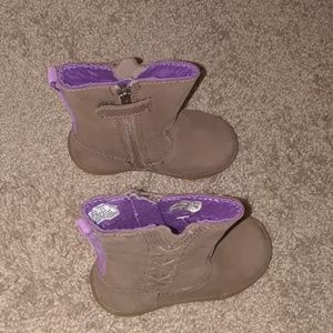 Boots size 5m